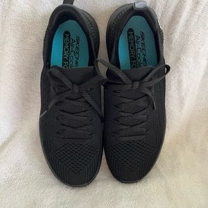 Skechers girl size 4 black